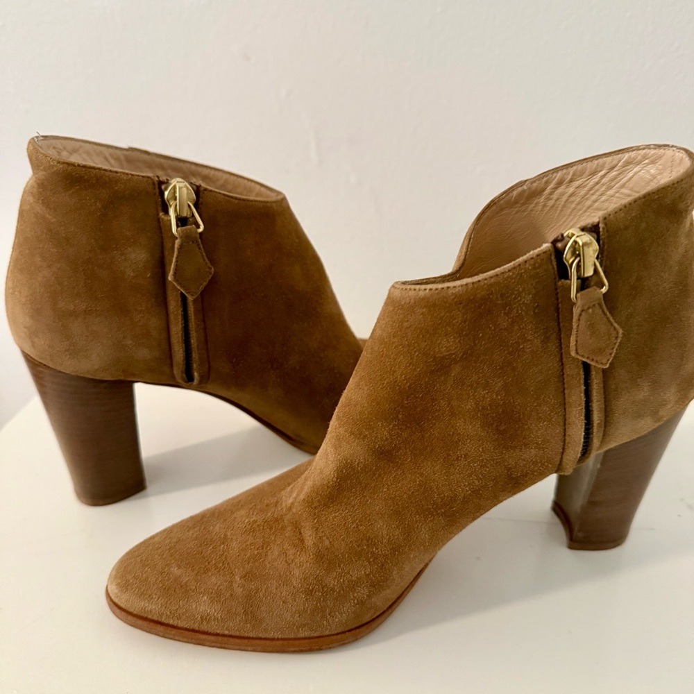 MANOLO BLAHNIK Brusta Suede Ankle Booties Tan Sz 37